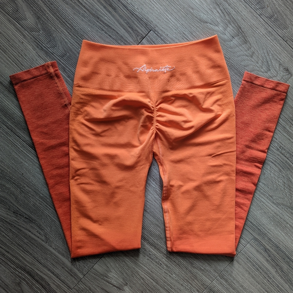 Alphalete Amplify Strawberry Ombre Legging (M)